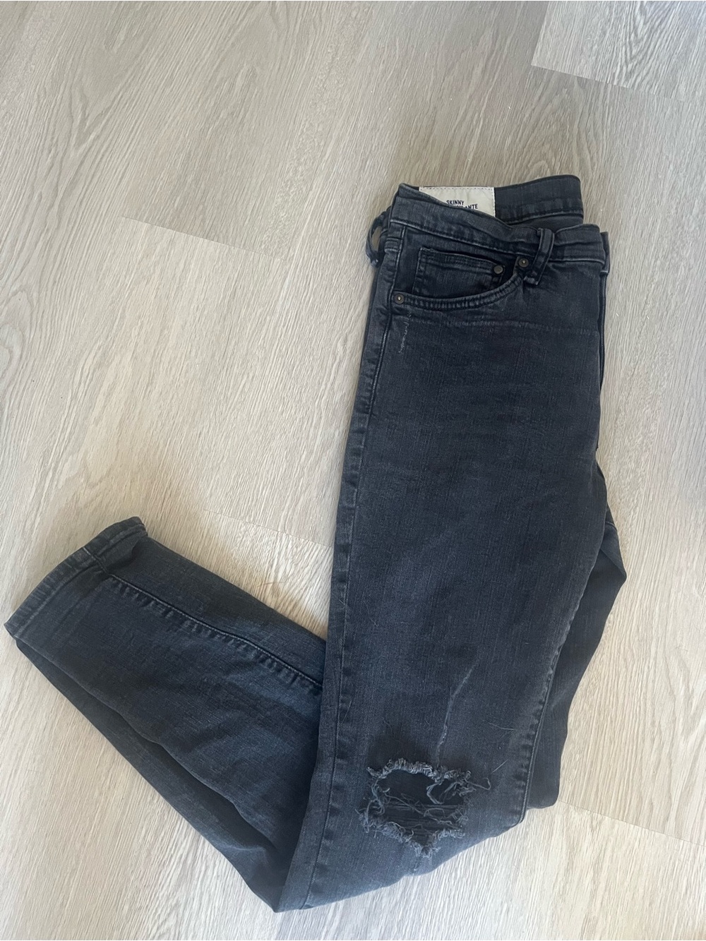 Men's Black Distressed Slim Jeans